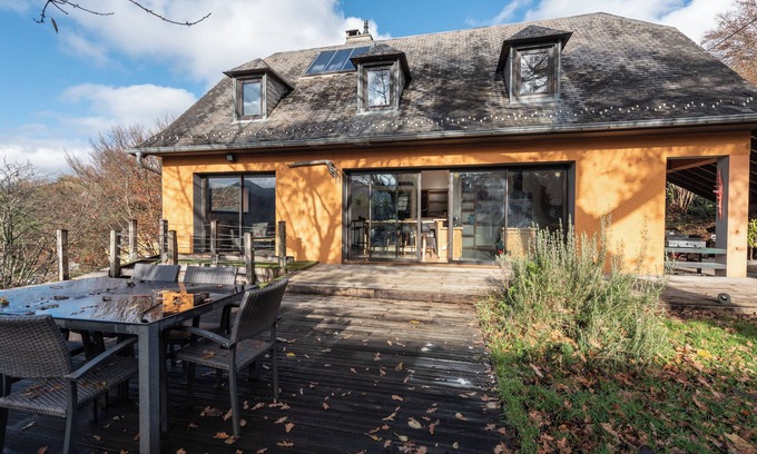 Bagneres-de-Bigorre House | Villa on the Hill in the Pyrenees with Mountain View, Private Terrace and Wi-Fi