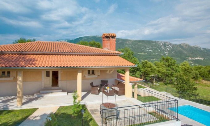 Krsan House | Villa Palachina Antishova by Interhome