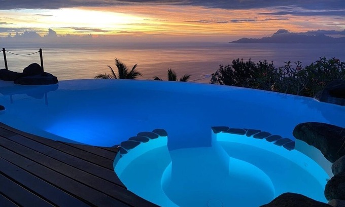 Punaauia Villa | Villa Paradise Tahiti, une vue extraordinaire avec piscine et jacuzzi