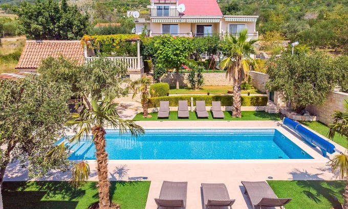 Kastel Gomilica Villa | VILLA PAULA, 7 bedrooms, heated 36sqm private pool, Jacuzzi, Gym and sea views
