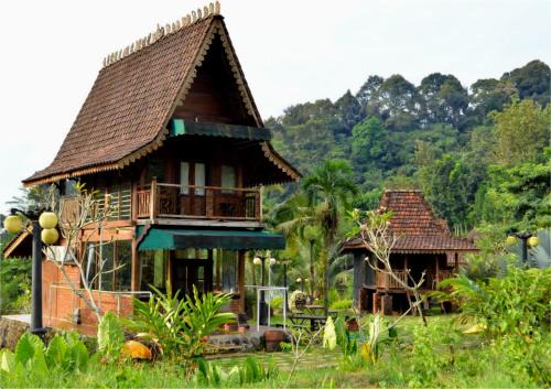 Java Resort | Villa Paviliun by Santosa Stable & Resort