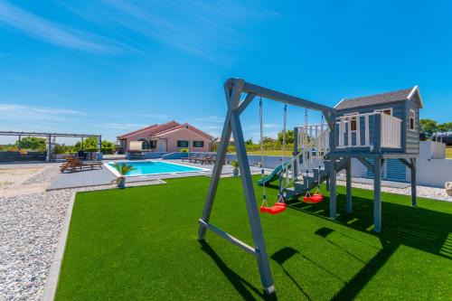 Zemunik Donji Villa | Villa Perini Dvori