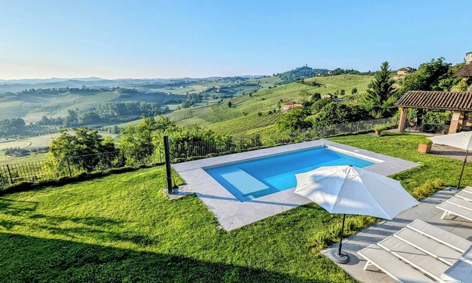 Costigliole d'Asti Villa | Villa Perla, hilltop location with pool