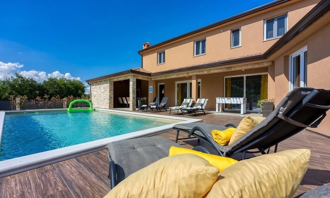 Debeljuhi Villa | Villa Perla with Private Pool and Whirlpool