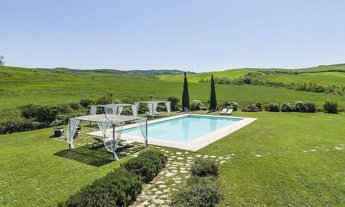 Gallina Villa | Villa Pernice: An elegant and welcoming two-story villa surrounded by the greenery, with Free WI-FI.