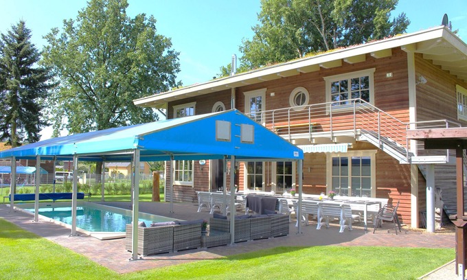 Petershagen House | Villa Pfeffer heated pool 24° - 9 bathrooms - barbecue house - sauna - 2000sqm garden