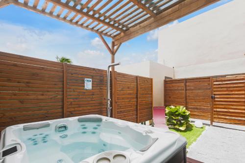 Destrellan Apartment | Villa Pheron - De standing - Jacuzzi 5 Personnes