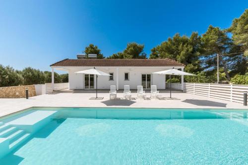 Maruggio Villa | Villa Pietraviva by Perle di Puglia