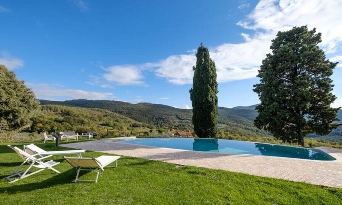 Calenzano Villa | Villa Poggiostelle, wonderful countryside property, surrounded by a large private estate with ga.