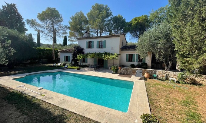 Valbonne House | Villa Provençale et Piscine Calme, vue Imprenable