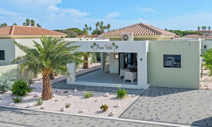 Marie Pampoen Villa | Villa Pura Vida with priva pool at Mambo Beach, Curacao