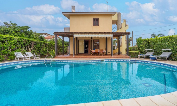 Piccio Villa | Villa 'Raffa' with Sea View, Wi-Fi and Air Conditioning