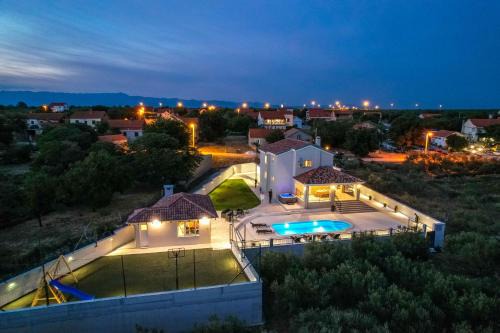 Gornji Zemunik Villa | Villa Relax with sauna & jacuzzi &gym