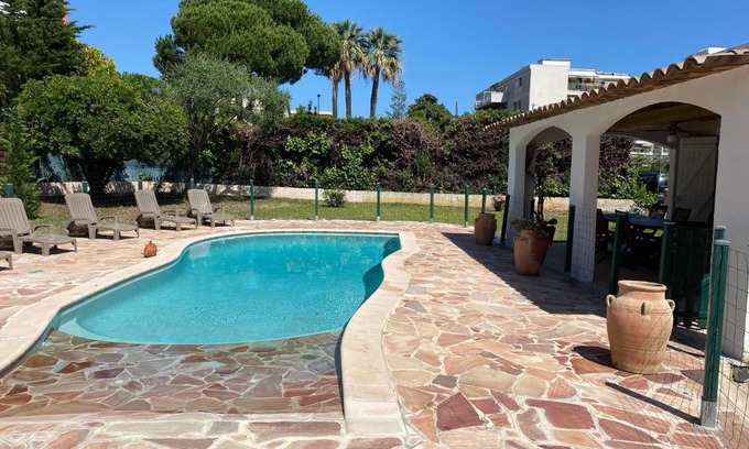 Saint-Laurent-du-Var House | Villa Reyosam, maison 6 chambres , piscine