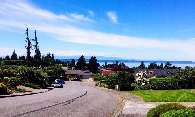 The Bowl of Edmonds House | Villa Rivarola - a dream home near Edmonds, a charming Victorian community