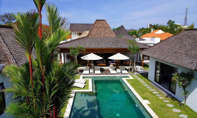 Laksmana Villa | Villa Riviera, an Exclusive 6BDR in the heart of Seminyak and close to the Beach
