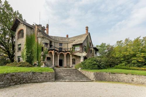 Bosisio Parini Villa | Villa Rocchetta by Halldis