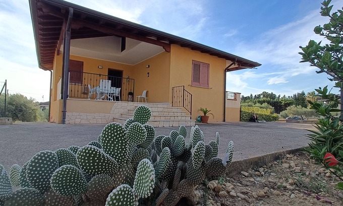 Agrigento Apartment | Villa Rosetta in Agrigento, near the beaches and the Valley of the Temples.