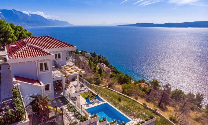 Mimice Villa | Villa S&A with heated private pool, playground
