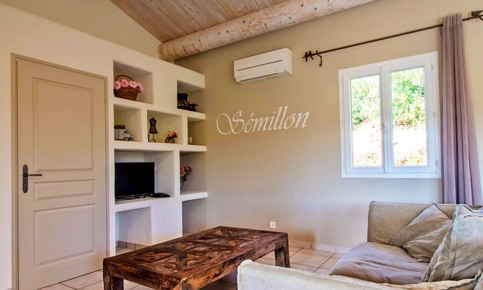 Saint-Maurice-dʼArdeche Villa | Villa Sémillon - private terrace and garden