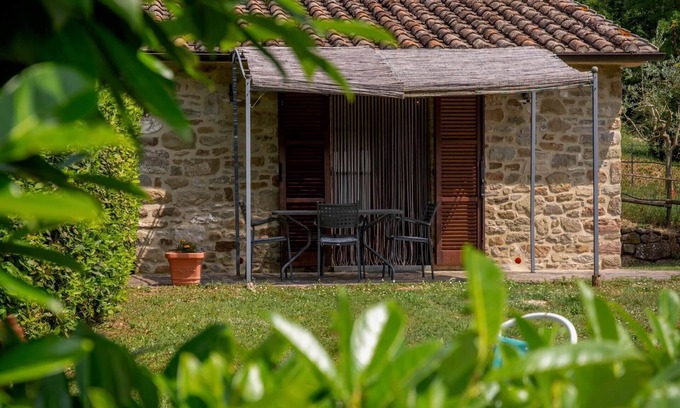 Lisciano Niccone House | Villa San Martino, two houses sharing a fenced pool, Martinino, Martinino