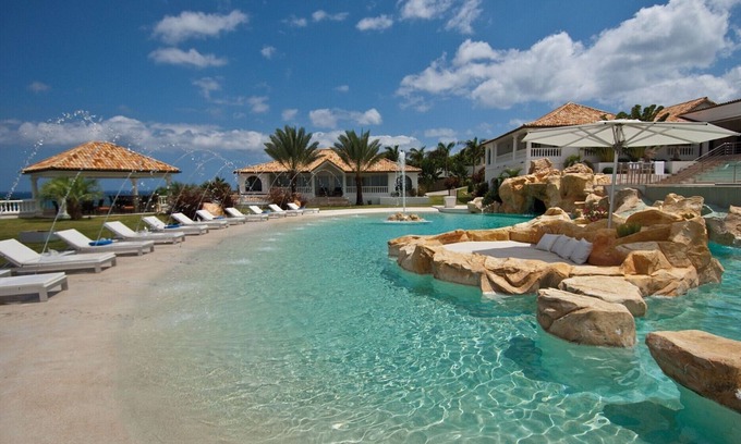 Plum Bay Villa | Villa Sandyline in St Martin - Luxury 7-Bedroom Beach Front Villa on Plum Bay