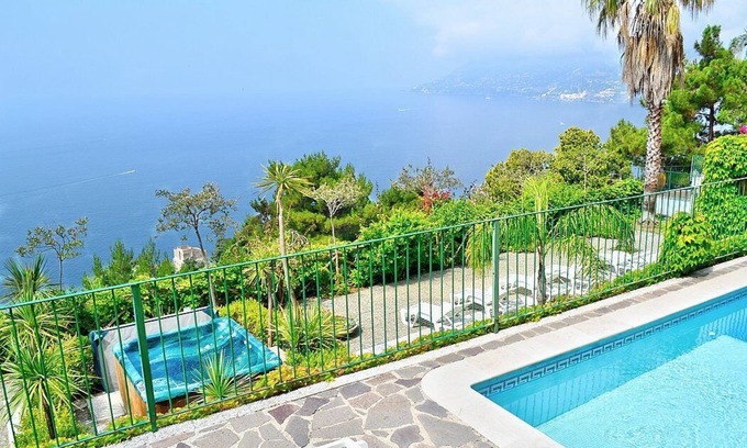 Maiori Villa | Villa Saracena: A remarkable three-story historical villa which faces the sun and the sea, with Free WI-FI.
