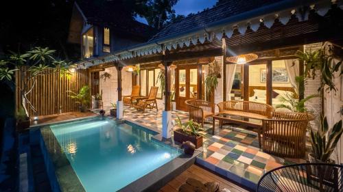 Bangunjiwo Villa | Villa Sare - House with panorama rice field view