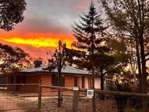 Lyndoch House | Villa Scalzi - 4-Bed Getaway with Free Wine