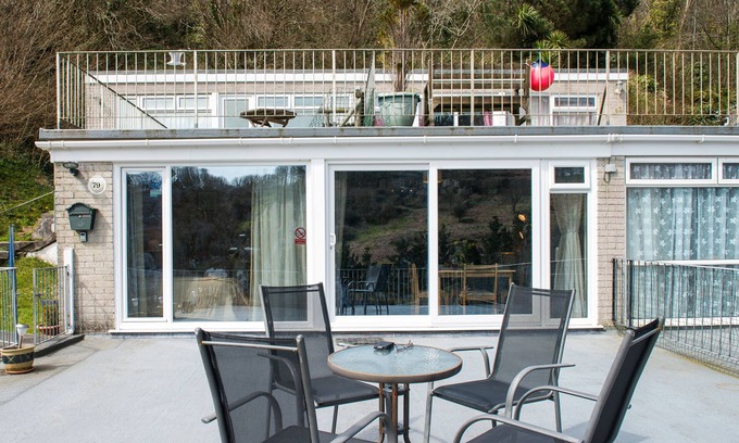 Millendreath Villa | villa, sea view,balcony beach sleep 4 wi-fi cafe, to countryside,coast,