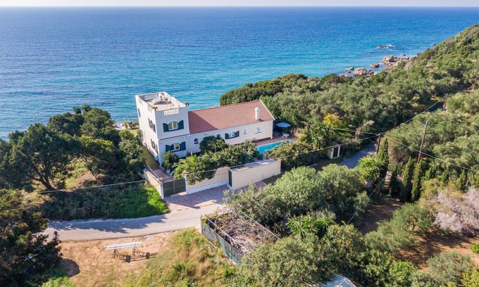 Chalikounas Villa | Villa 'Seahorse Bay Beach Halikounas' with Private Pool, Private Terrace and Air Conditioning