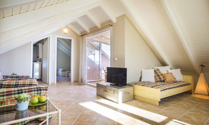 Tselendata Villa | Villa Serenity sleeps 9!