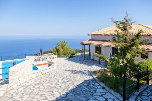 Kalamitsi Villa | Villa Skyfall