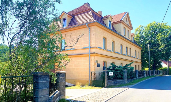 Marienwerder Villa | Villa Sophienschlösschen near Berlin
