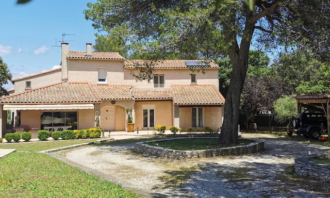 Quartier des Espesses Villa | Villa Spacieuse, Avec Piscine, AU Calme DES Garrigues Nîmoises.