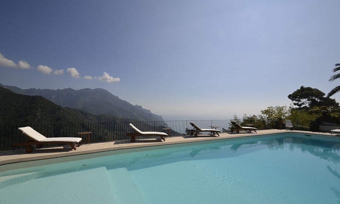 Ravello Villa | Villa Stilnovo: A splendid and luminous two-story villa which faces the sun and the sea, with Free WI-FI.
