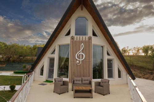 Sighetu Marmatiei Villa | Villa Stradivaryus