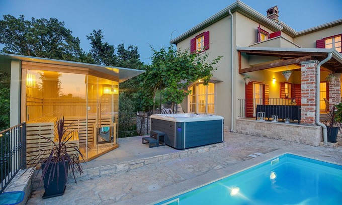 Montizana Villa | Villa Stupenda with private pool and jacuzzi in Porec