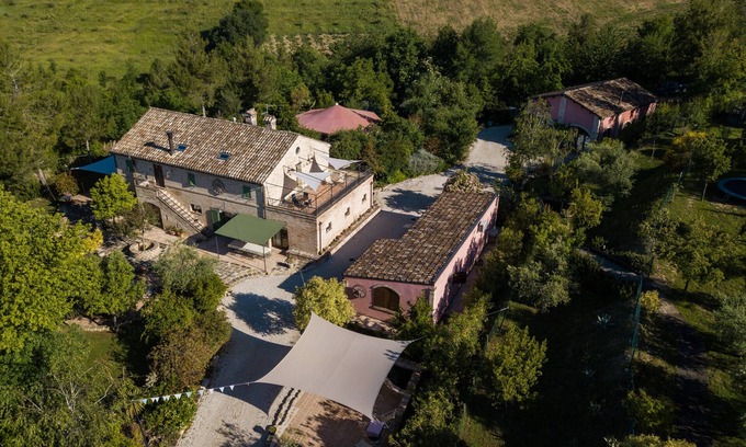 Ponzano di Fermo Villa | Villa 'Tenuta Pomegranade' with Private Pool, Wi-Fi and Air Conditioning