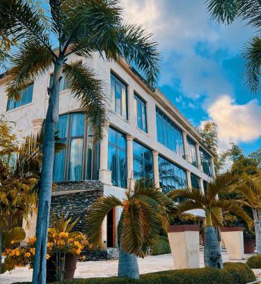 Juan Esteban Villa | Villa Tesoros del Mar - Luxury Beachfront Villa with Natural Pool, Jacuzzi, Mountain Views, Yoga, BBQ, Wi-Fi, Pet & Family Friendly, Barahona Adventures