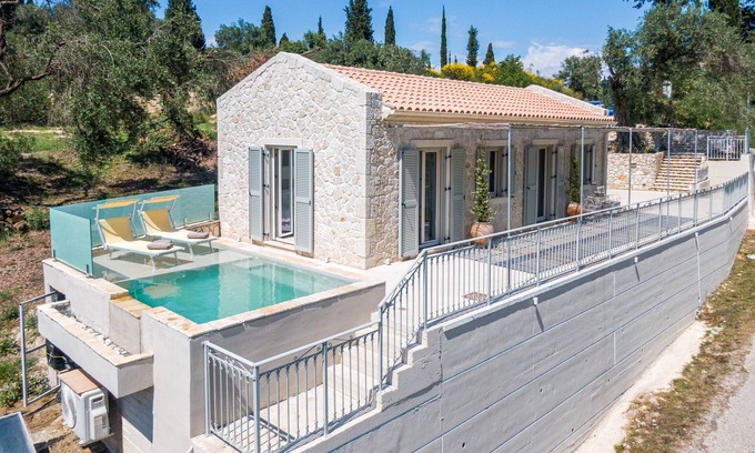 Karousades Villa | Villa 'The Olive Yard' with Mountain View, Wi-Fi and Air Conditioning