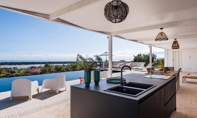 Modica House | Villa Timpazza Vista Mare 4 camere con Piscina Riscaldata - Jacuzzi - Palestra - WIFI - Parcheggio -