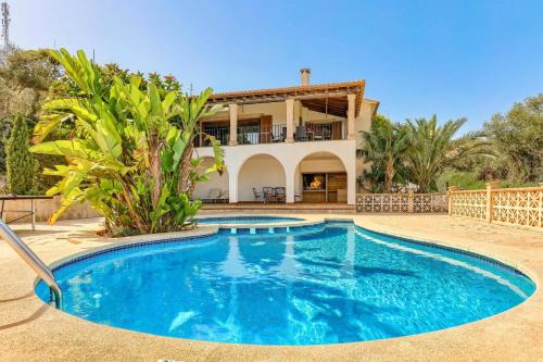 S Horta Villa | Villa Toni i na Bel by Villa Plus