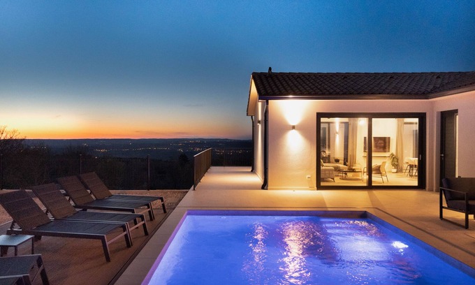 Bartici Villa | Villa TonKa with jacuzzi sauna and private pool