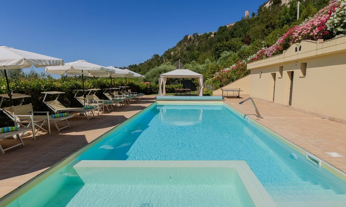 Ripatransone Villa | Villa Torre with heated pool and sea view near Ripatransone, in the Rosso Piceno wine territory