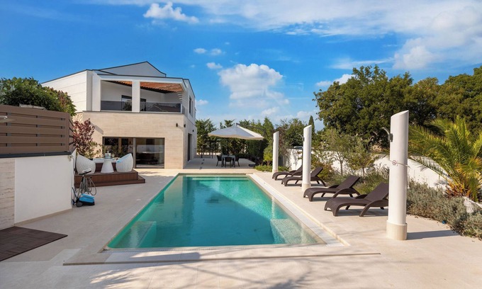 Rasopasno Villa | Villa Toscana with pool and jacuzzi (Kvarner - Rasopasno)