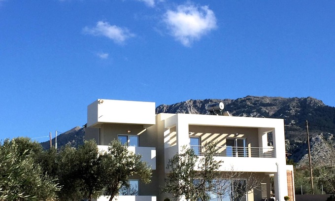 Amaniou Villa | VILLA TRIANTAFILIA: New Luxury Villa for 8 in central Kos near beach