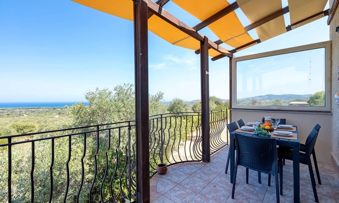 Sorso Apartment | Villa 'Trilocale Sea View' with Sea View, Shared Terrace and Private Garden
