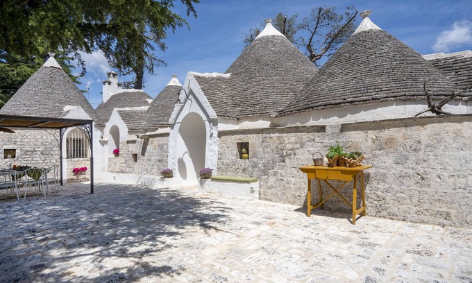 Selva di Fasano Villa | Villa 'Trulli Del Minareto' with Mountain View, Private Terrace and Wi-Fi