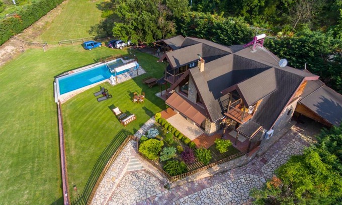 Almopia Villa | Villa Tuman